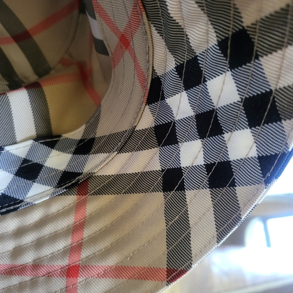 Burberry Check EKD Bucket Hat..lightly used. - Picture 9 of 11